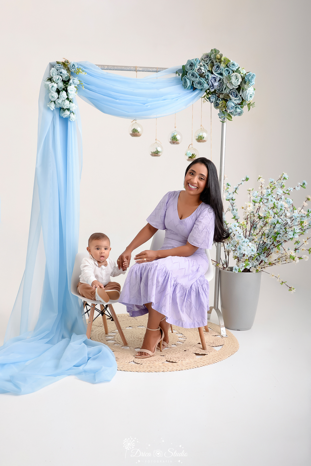mamãe e bebê - cenário de dia das mães - cenário azul - flores azuis - acompanhamento mensal - drica studio - xinguara pará 