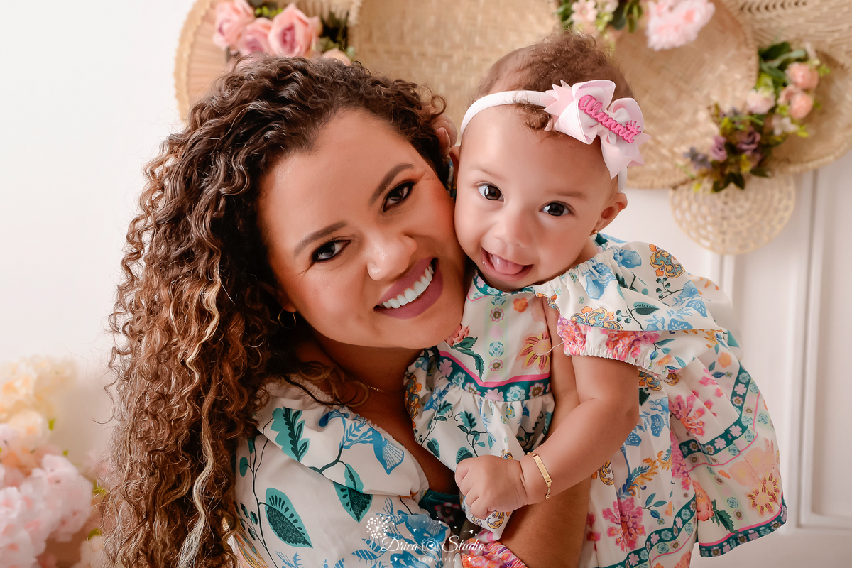 drica studio - especial de dia das mães - mães e filhos - xinguara - pará - mãe e filha juntinhas - bebê sorrindo - primeiro dia das mães - acompanhamento mensal 