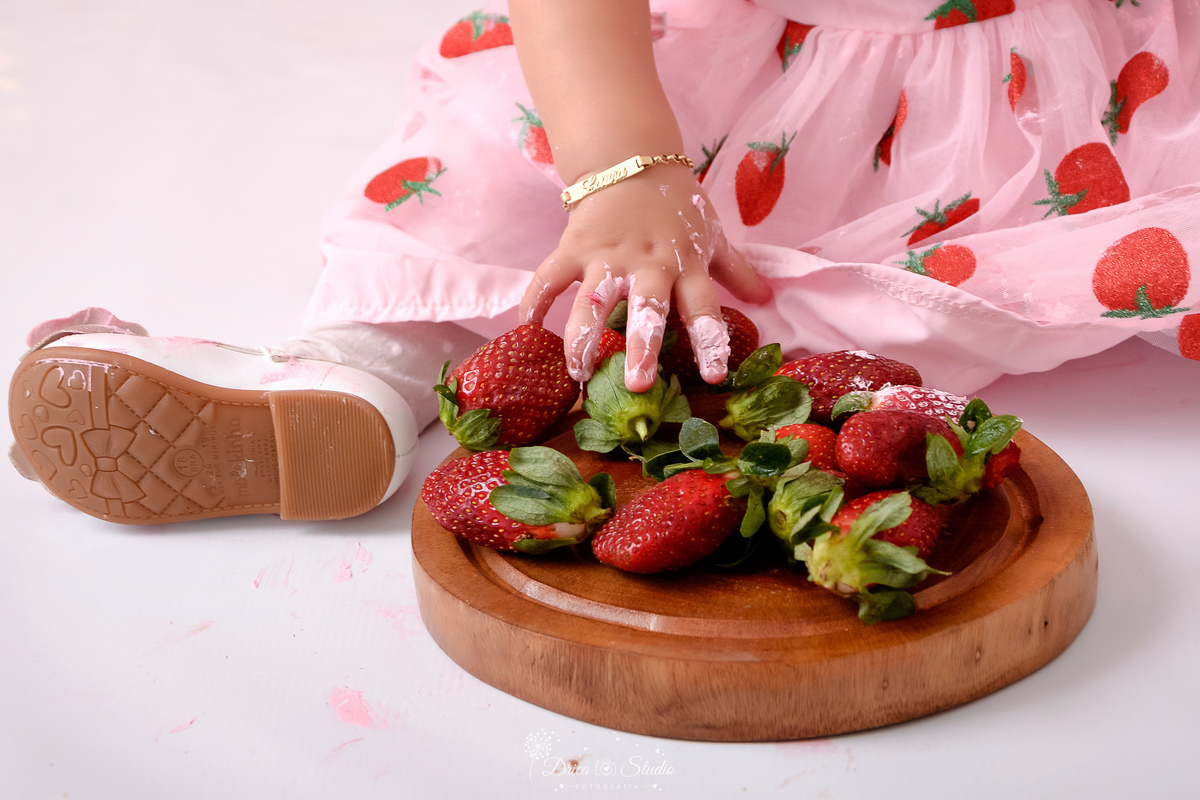 dricastudio - smash the cake - acompanhamento mensal - 1 aninho - xinguara - pará - morangos - mãezinha do bebê - 