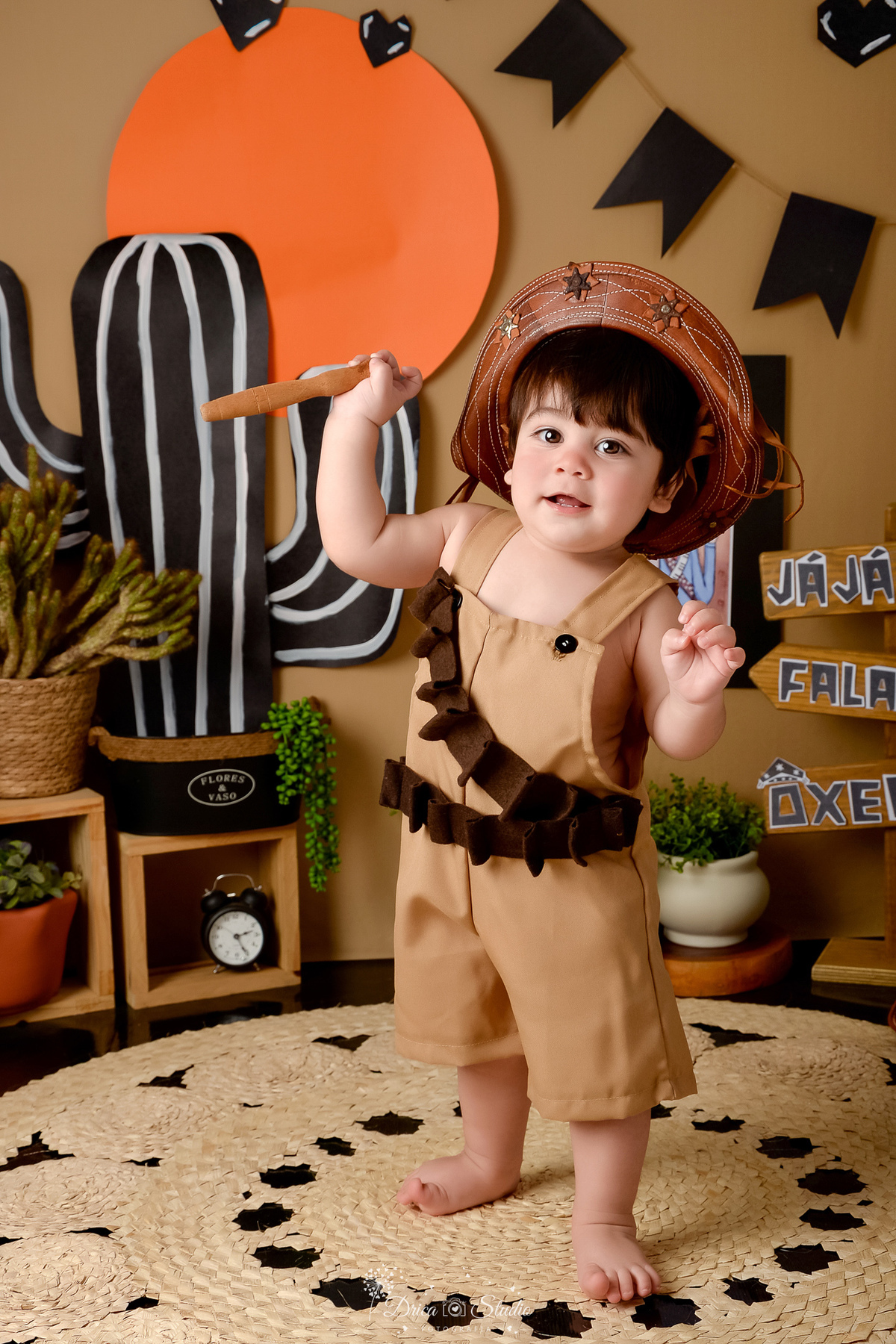-DricaStudio -AcompanhamentoMensal -FotografiaInfantil -XinguaraPA -Cordel -Nordeste -EnsaioInfantil -Bebês -MemóriasParaSempre - usando chaoeu de couro 