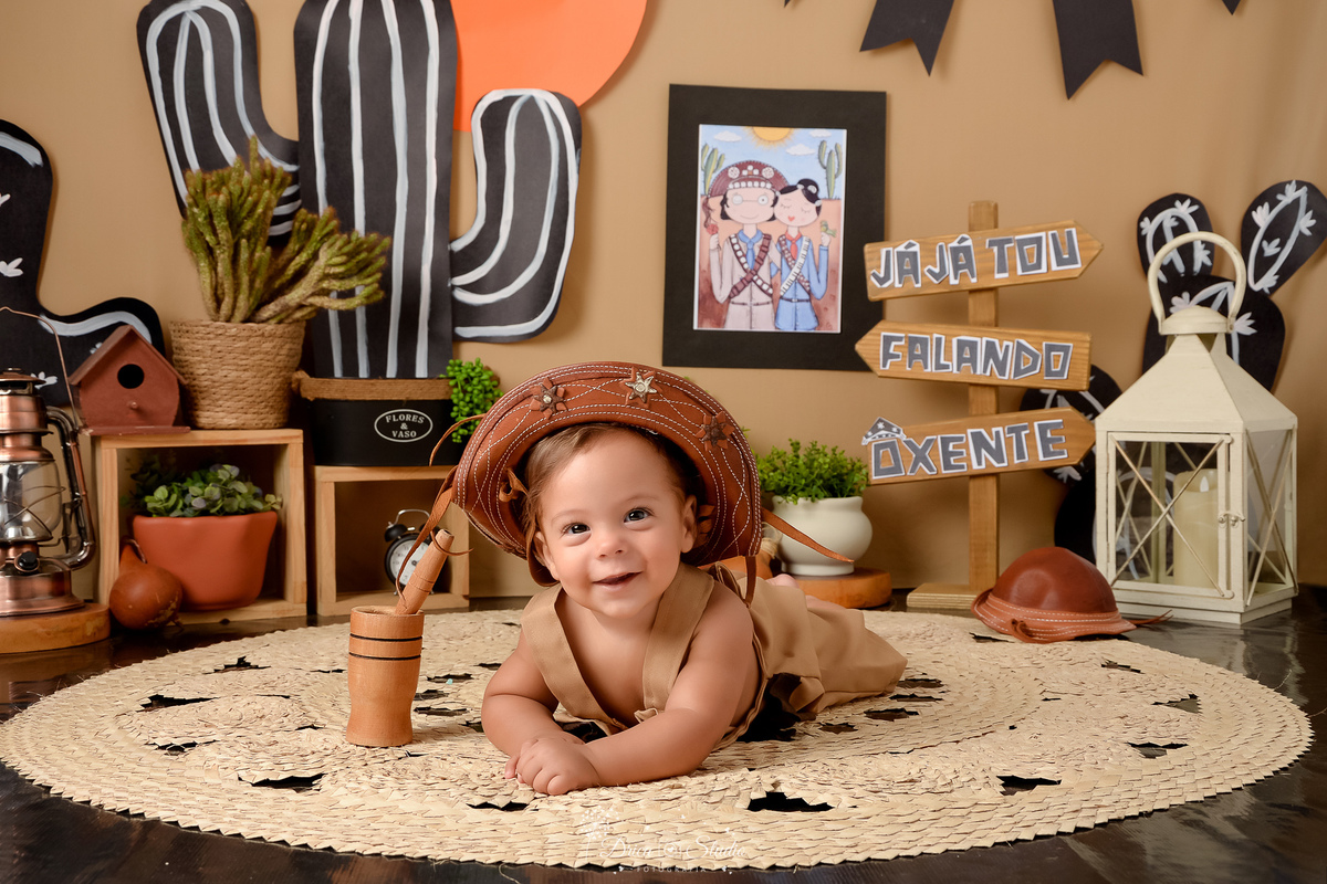 -DricaStudio -AcompanhamentoMensal -FotografiaInfantil -XinguaraPA -Cordel -Nordeste -EnsaioInfantil -Bebês -MemóriasParaSempre-usando chaoeu de couro 