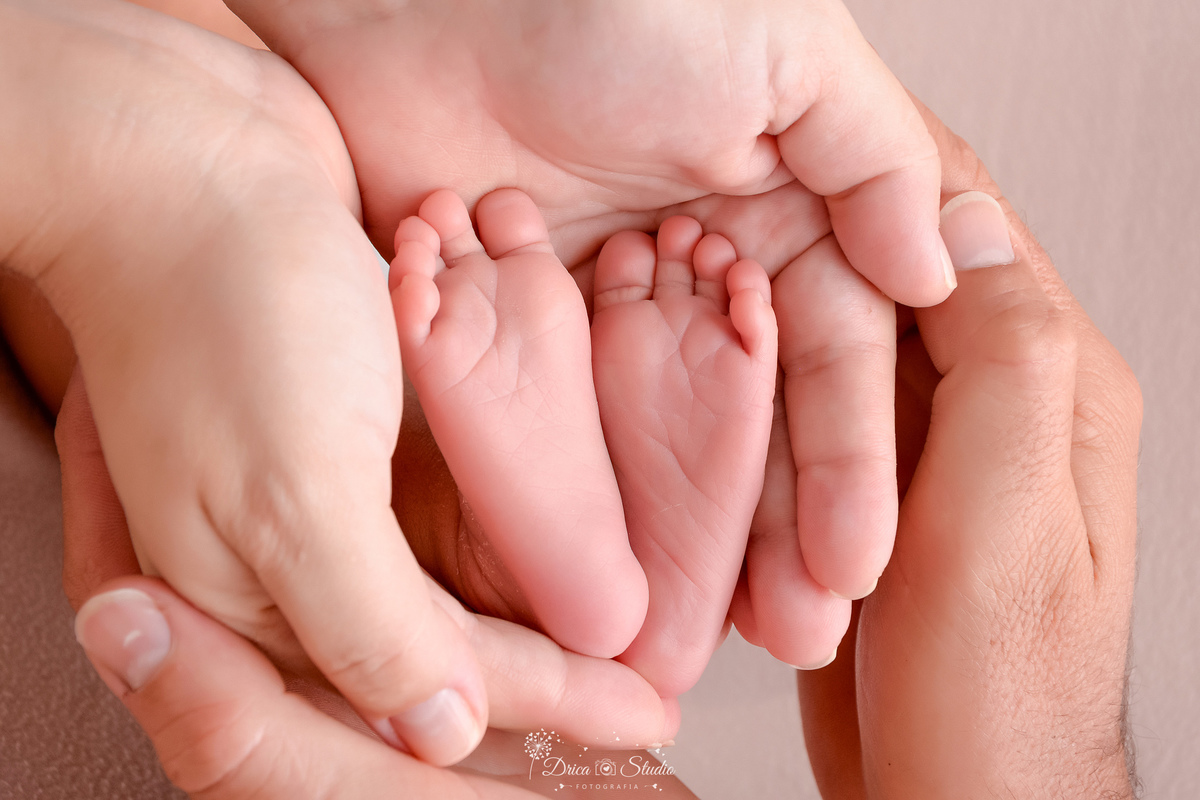 #Newborn #EnsaioNewborn #NewbornEmFamilia #FotografiaNewborn #RecemNascido #Familia #AmorEmFamilia #IrmãMaisVelha #AmorDeIrmãos #FotografiaInfantil #DricaStudio #XinguaraPA #MemoriasAfetivas #RecemNascidoPerfeito #FotografiaDeFamilia #AmorMultiplicado 