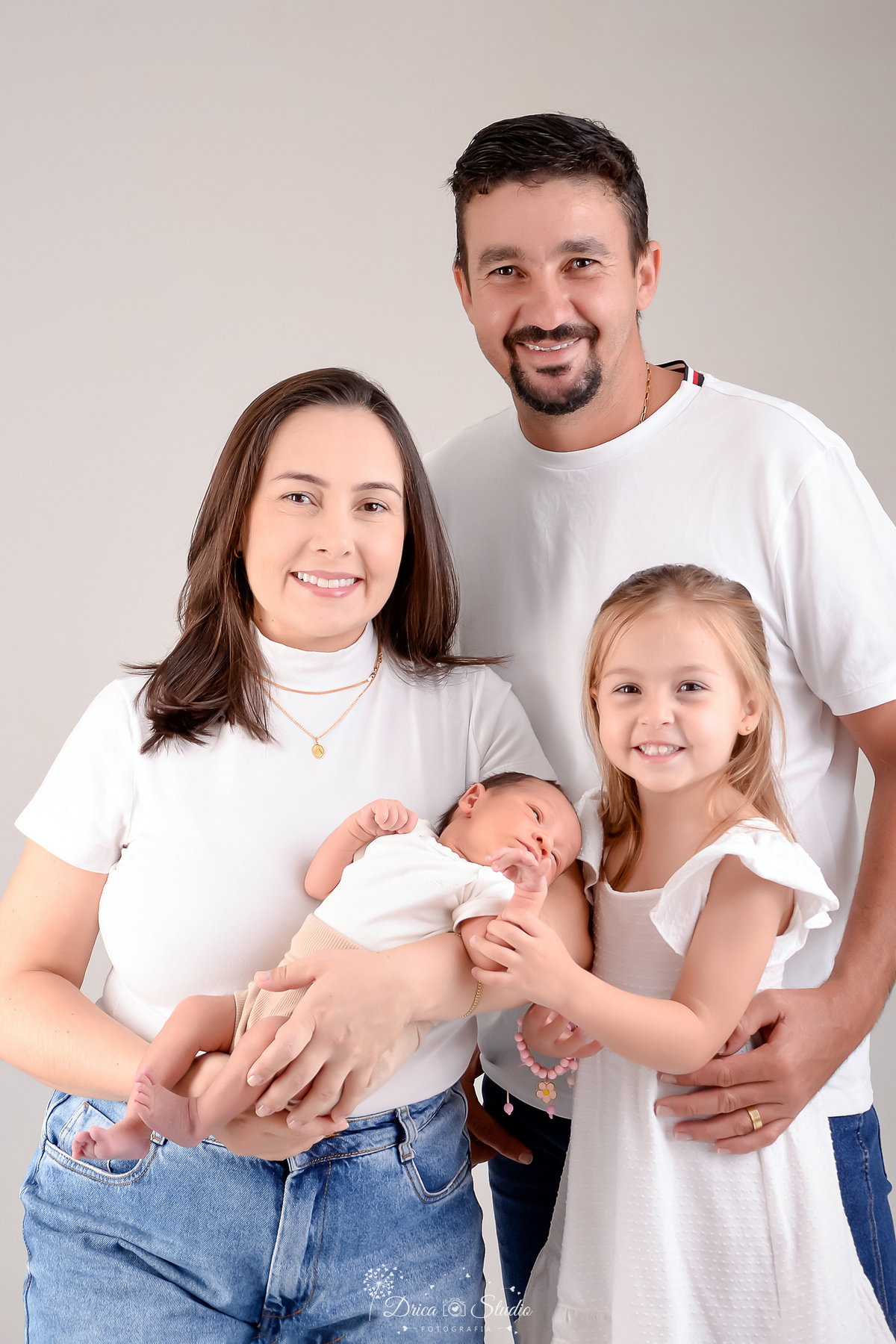#Newborn #EnsaioNewborn #NewbornEmFamilia #FotografiaNewborn #RecemNascido #Familia #AmorEmFamilia #IrmãMaisVelha #AmorDeIrmãos #FotografiaInfantil #DricaStudio #XinguaraPA #MemoriasAfetivas #RecemNascidoPerfeito #FotografiaDeFamilia 