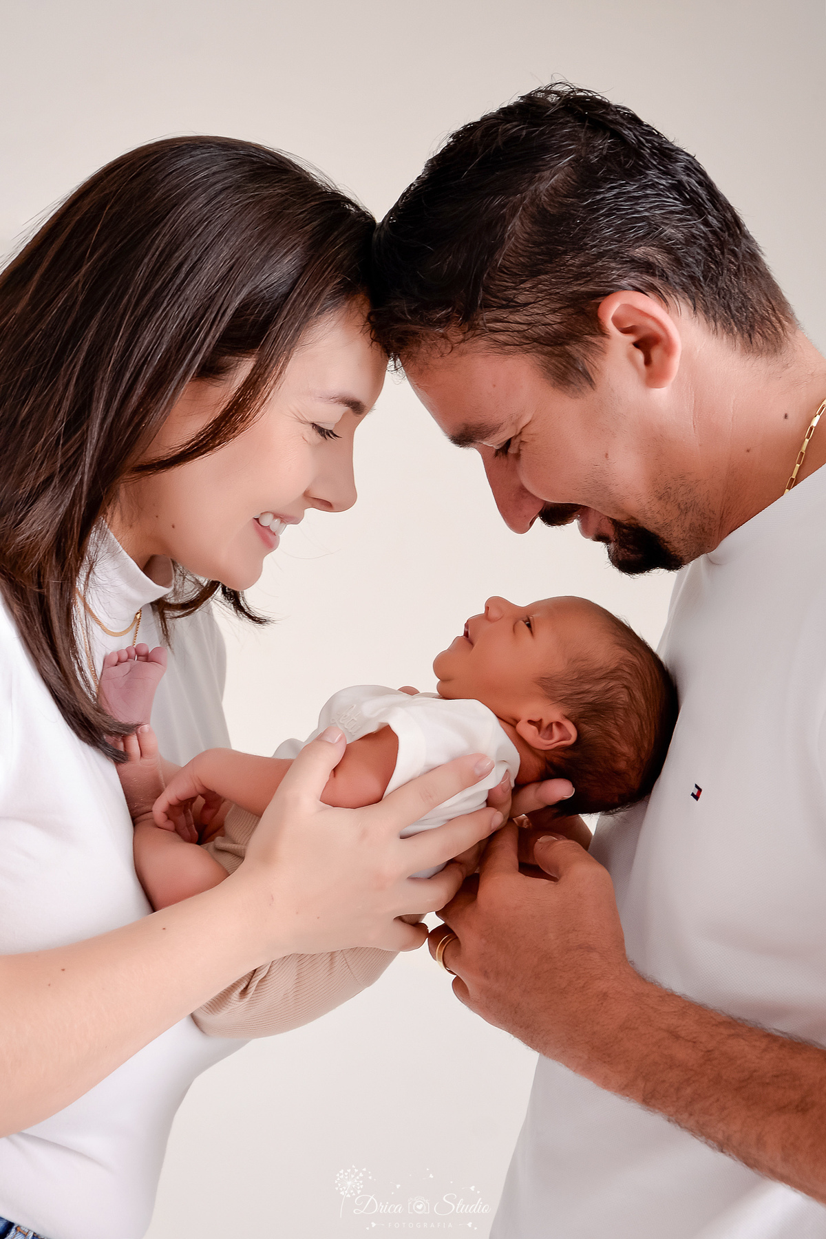 #Newborn #EnsaioNewborn #NewbornEmFamilia #FotografiaNewborn #RecemNascido #Familia #AmorEmFamilia #IrmãMaisVelha #AmorDeIrmãos #FotografiaInfantil #DricaStudio #XinguaraPA #MemoriasAfetivas #RecemNascidoPerfeito #FotografiaDeFamilia #AmorMultiplicado 