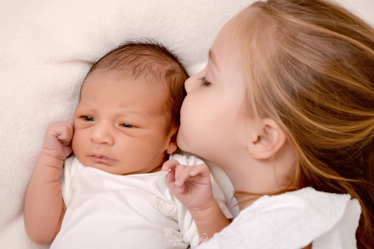 #Newborn #EnsaioNewborn #NewbornEmFamilia #FotografiaNewborn #RecemNascido #Familia #AmorEmFamilia #IrmãMaisVelha #AmorDeIrmãos #FotografiaInfantil #DricaStudio #XinguaraPA #MemoriasAfetivas #RecemNascidoPerfeito #FotografiaDeFamilia #AmorMultiplicado 