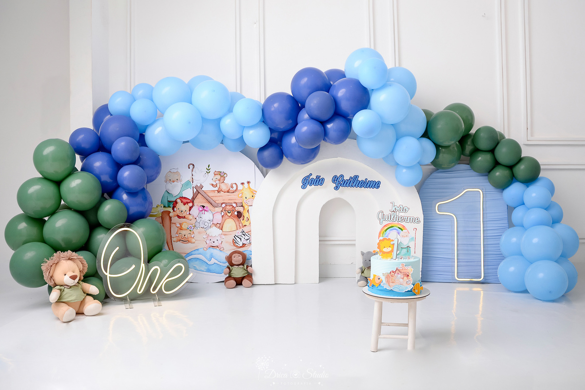 drica studio - smash the cake - tema arca de nóe - balões azuis claro - azul escuro - e verde escurto - one de led - 1 de led - bolo - fundo branco 