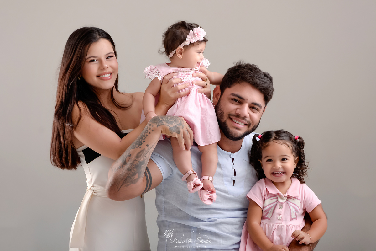drica studio - ensaio familia - mãe pai, e filhas - familia unida - especial dia dos pais - 