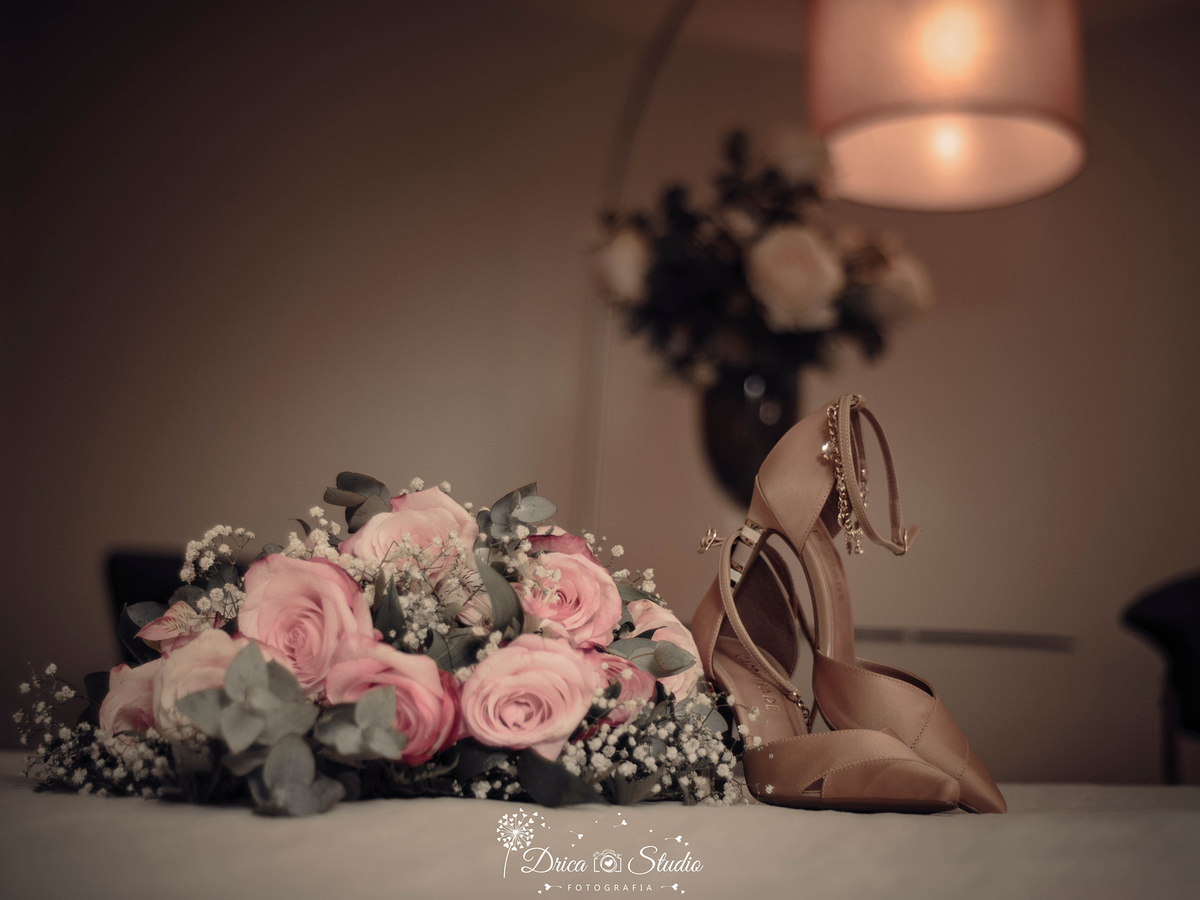 Fotografia de Casamento-Casamento  Lucas e Bruna- Making                          of feito antes do casamento no Bravos hotel- buque da noiva- sapatos da Noiva- Xinguara cobertura de evento feito pela fotografa Drica Studio- fotografo de casamento- Xingua