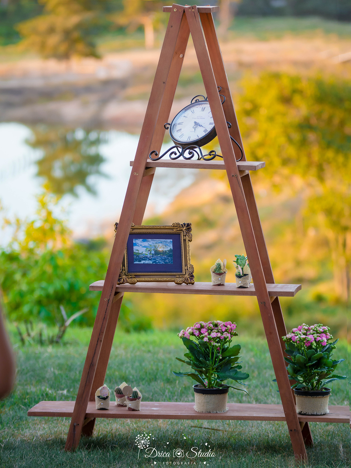 Decoração de casamento-Casamento em Xinguara-Pará- Fotografo de Casamento- Drica Studio Fotografia- suporte decorativo- relógio decorativo- casamento a luz do dia- casamento ao por do sol- decoração de casamento- Pará- Queiroz