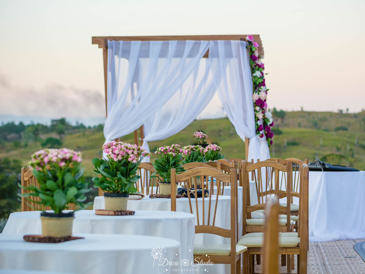 Decoração de casamento-Casamento em Xinguara-Pará- Fotografo de Casamento- Drica Studio Fotografia- tenda de casamento- casamento ao ar livre- por do sol- Casamento.