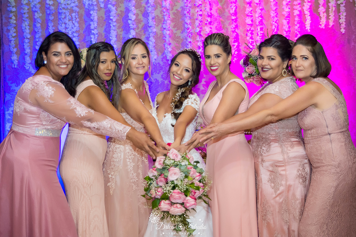 Decoração de casamento-Casamento em Xinguara-Pará- Fotografo de Casamento- Drica Studio Fotografia- festa de casamento- linda Noiva- Noiva com Madrinhas- madrinhas e noiva com buque- dicas- madrinhas padronizadas- salmão- penteado da Noiva- foto Xinguara