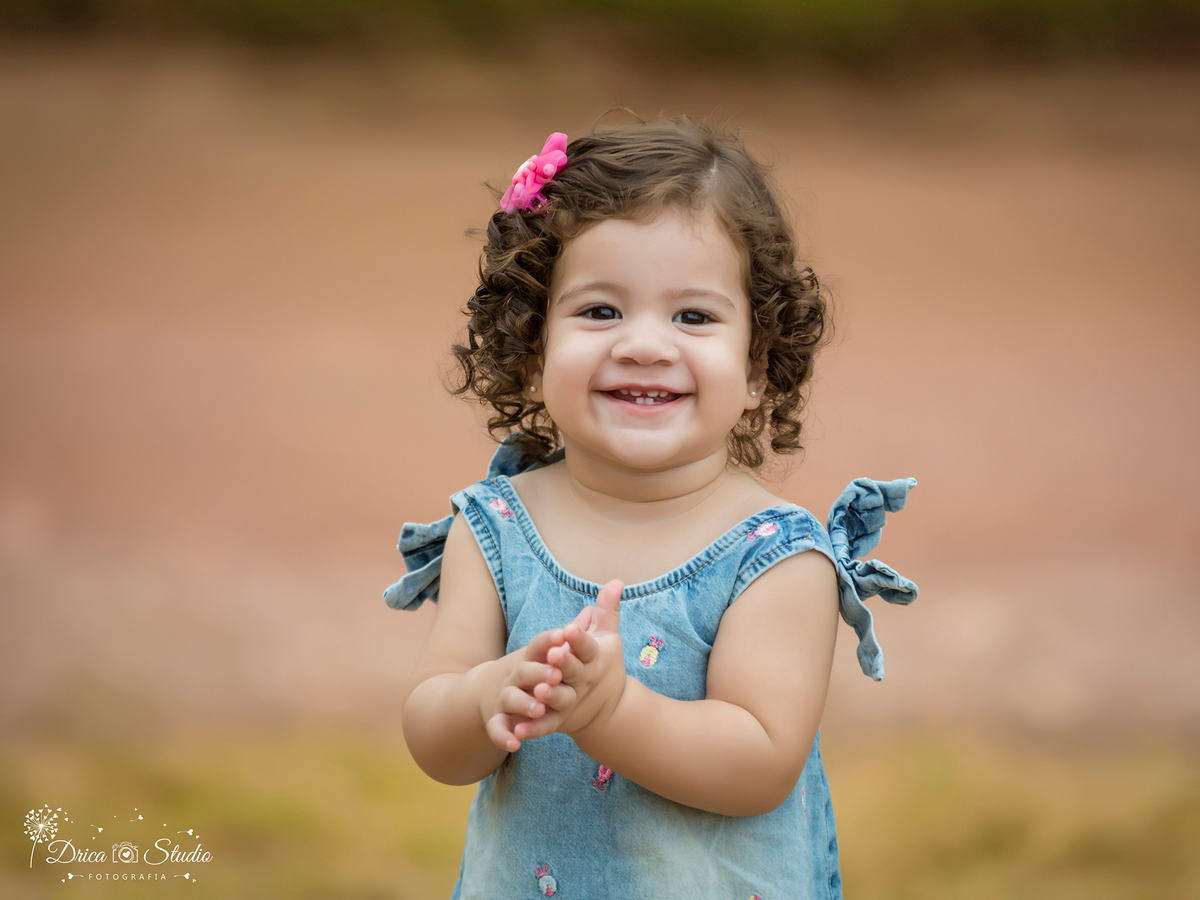  Smash the Cake-acompanhamento- Valentina-sorrindo-Xinguara- Pará- ensaio infantil- ensaio externo- ensaio de família- grama- Fotógrafa- Drica Studio- Fotografia de família- fotografa em Xinguara.