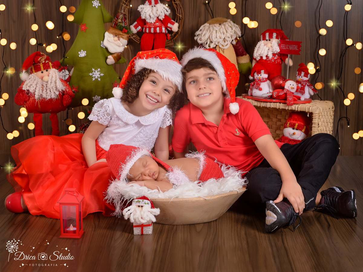 Ensaio de Natal- Presente de Natal- Meu Primeiro Natal-Fotografa de família-priminhos-newborn-sessão de Natal-infantil-acompanhamento-Drica Studio fotografia-Natal Feliz-fotógrafa em Xinguara-Fotografa de bebês-Pará.