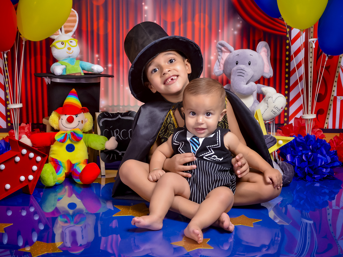 Ensaio infantil- Cenário Circo- Mês das Crianças- Fotografa de família-Fotografa em Xinguara- acompanhamento- Dia das Crianças- Drica Studio-Pará- circo- Mágico- irmãos- book, newborn, fotografo, fotografa, palhaço, evento, aniversario, infantil.