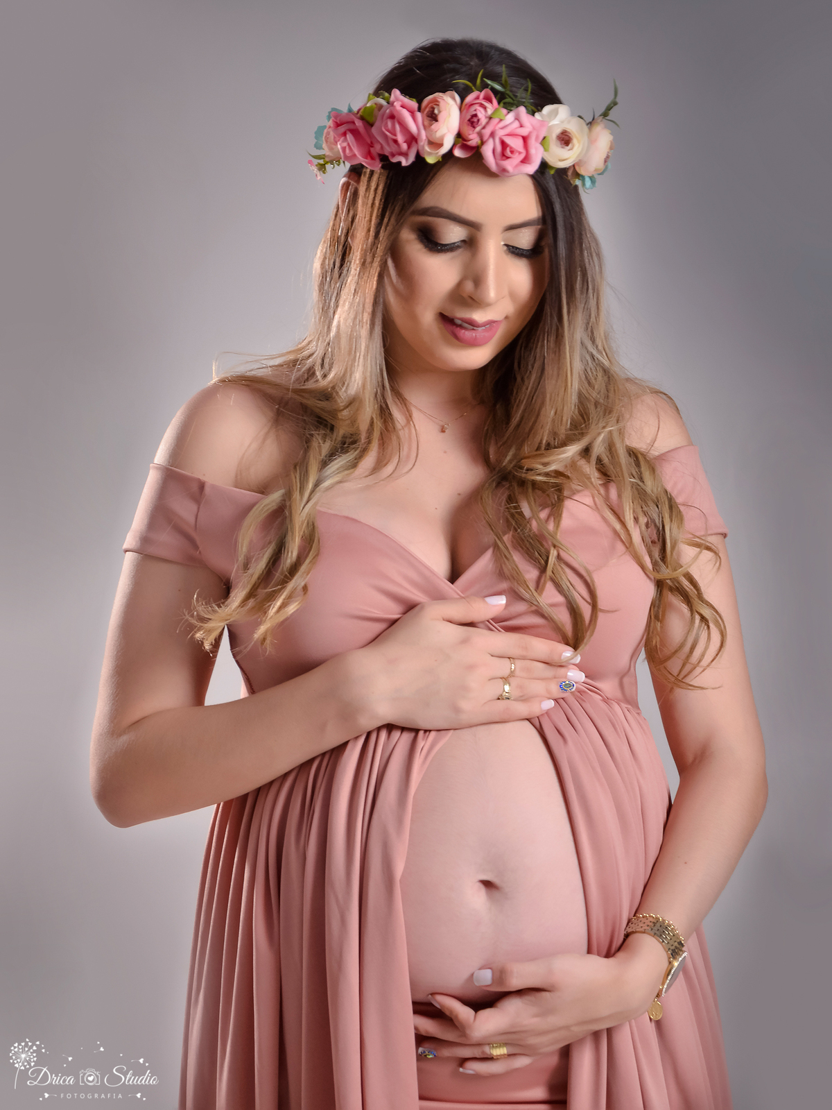Ensaio de gestante-Gravida-Linda-muito amor na gestação-Fotógrafa de gestante-Book de gestante-ensaio em estúdio-maternidade-gravidiva-coroa de flor- à espera do Heitor- Drica Studio Fotografia-Xinguara-Pará-melhor fotógrafa.