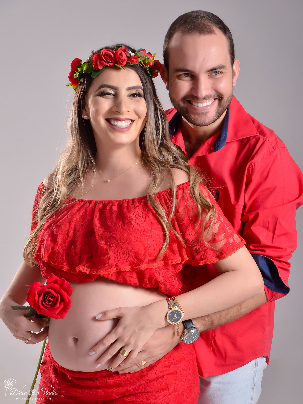 Ensaio de gestante-Gravida-Linda-casal lindo-Fotógrafa de gestante-Book de gestante-ensaio em estúdio-maternidade-casal de vermelho- à espera do Heitor- Drica Studio Fotografia-Xinguara-Pará-melhor fotógrafa.