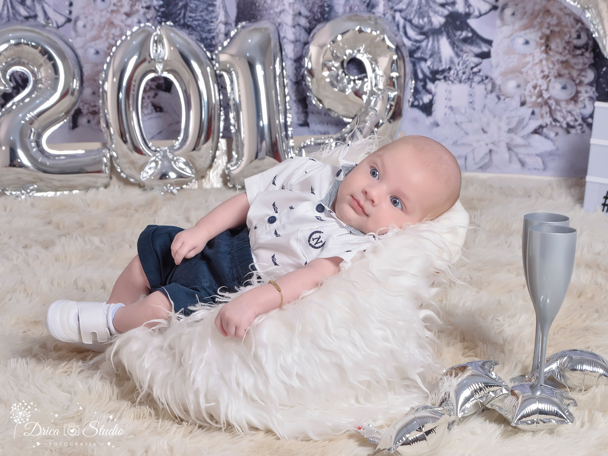 Ensaio infantil-Ano Novo-cenário 2019- réveillon 2019-Book-bebê no cesto-lindo-balões de números-acompanhamento-ensaio mês a mês-ensaio de criança-estúdio infantil- Fotografa de família-Mamãe bebê-Fotografa em Xinguara- Drica Studio Fotografia-Pará.