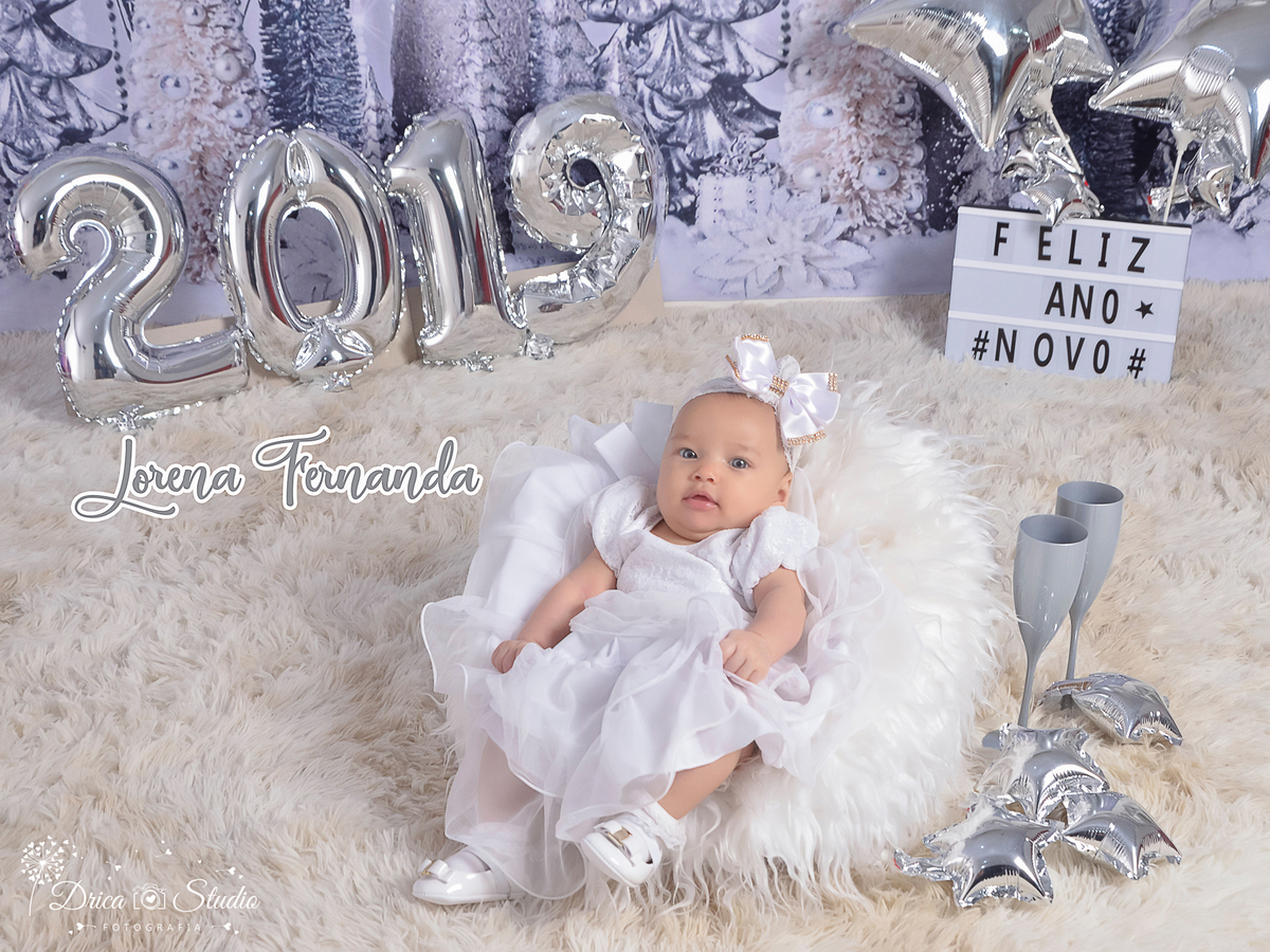 Ensaio infantil-Ano Novo-cenário 2019- réveillon 2019-Book-bebê de branco-linda-olhos azuis- acompanhamento-ensaio mês a mês-ensaio de criança-estúdio infantil-Newborn, Fotografa de família-Fotografa em Xinguara-Drica Studio Fotografia-Pará.