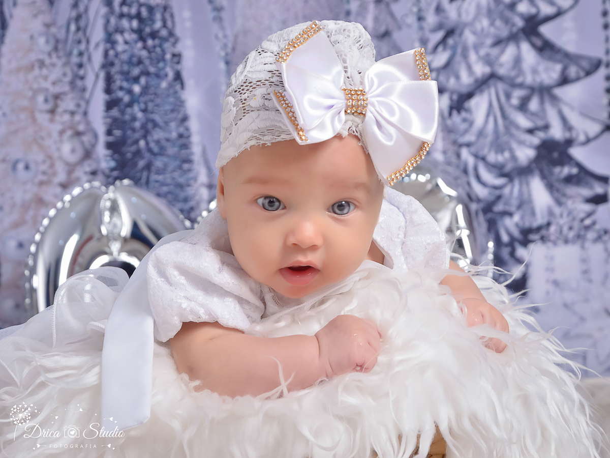 Ensaio infantil-Ano Novo-cenário 2019- réveillon 2019-Book-bebê de branco-linda-olhos azuis- touca branca-acompanhamento-ensaio mês a mês-ensaio de criança-estúdio infantil-Newborn, Fotografa de família-Fotografa em Xinguara-Drica Studio Fotografia-Pará.