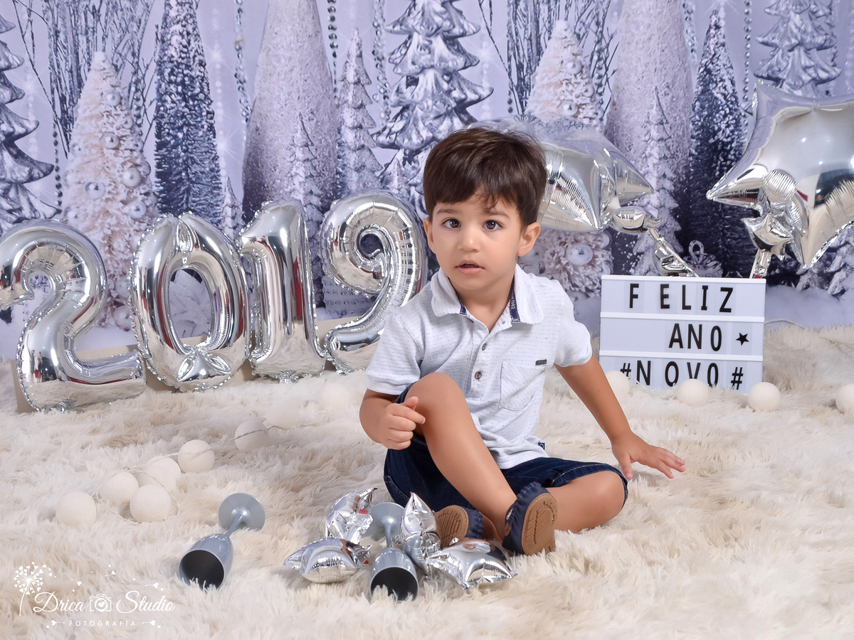 Ensaio infantil-Ano Novo-cenário 2019- réveillon 2019-Book-Gabriel de branco-lindo-Book infantil- acompanhamento-ensaio mês a mês-ensaio de criança-estúdio infantil-Newborn, Fotografa de família-Fotografa em Xinguara-Drica Studio Fotografia-Pará.