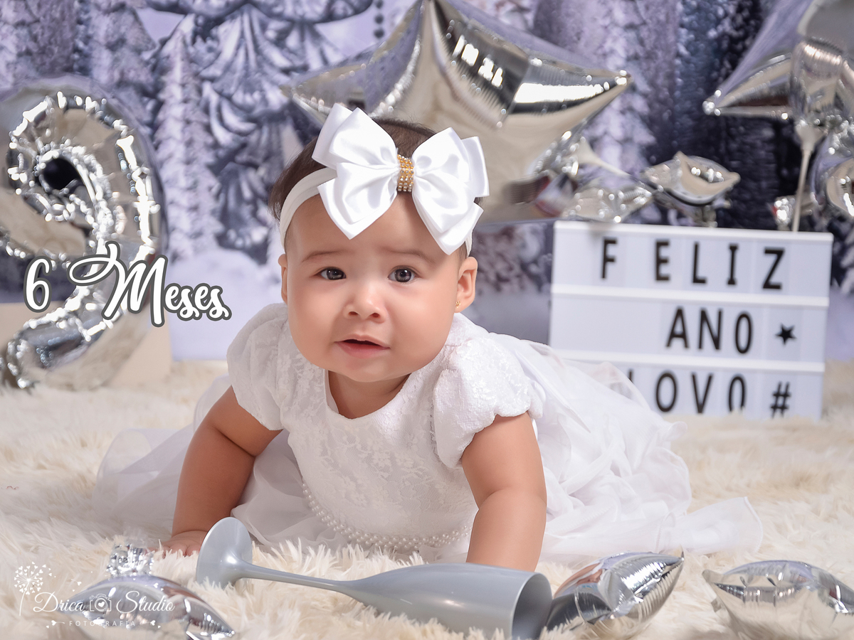 Ensaio infantil-Ano Novo-cenário 2019- réveillon 2019-Book-bebê vestido branco-linda-acompanhamento-ensaio mês a mês-ensaio de criança-estúdio infantil- Fotografa de família-Mamãe bebê-Fotografa em Xinguara- Drica Studio Fotografia-Pará.