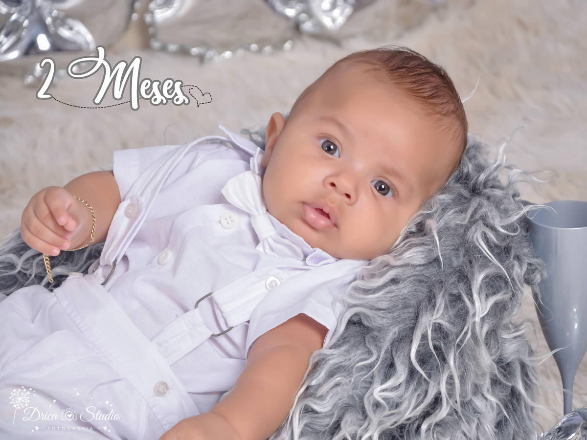 Ensaio infantil-Ano Novo-cenário 2019- réveillon 2019-Book-Feliz-bebê de branco- gravata borboleta -acompanhamento-ensaio mês a mês-ensaio de criança-estúdio infantil- Fotografa de família-Mamãe bebê-Fotografa em Xinguara- Drica Studio Fotografia-Pará.