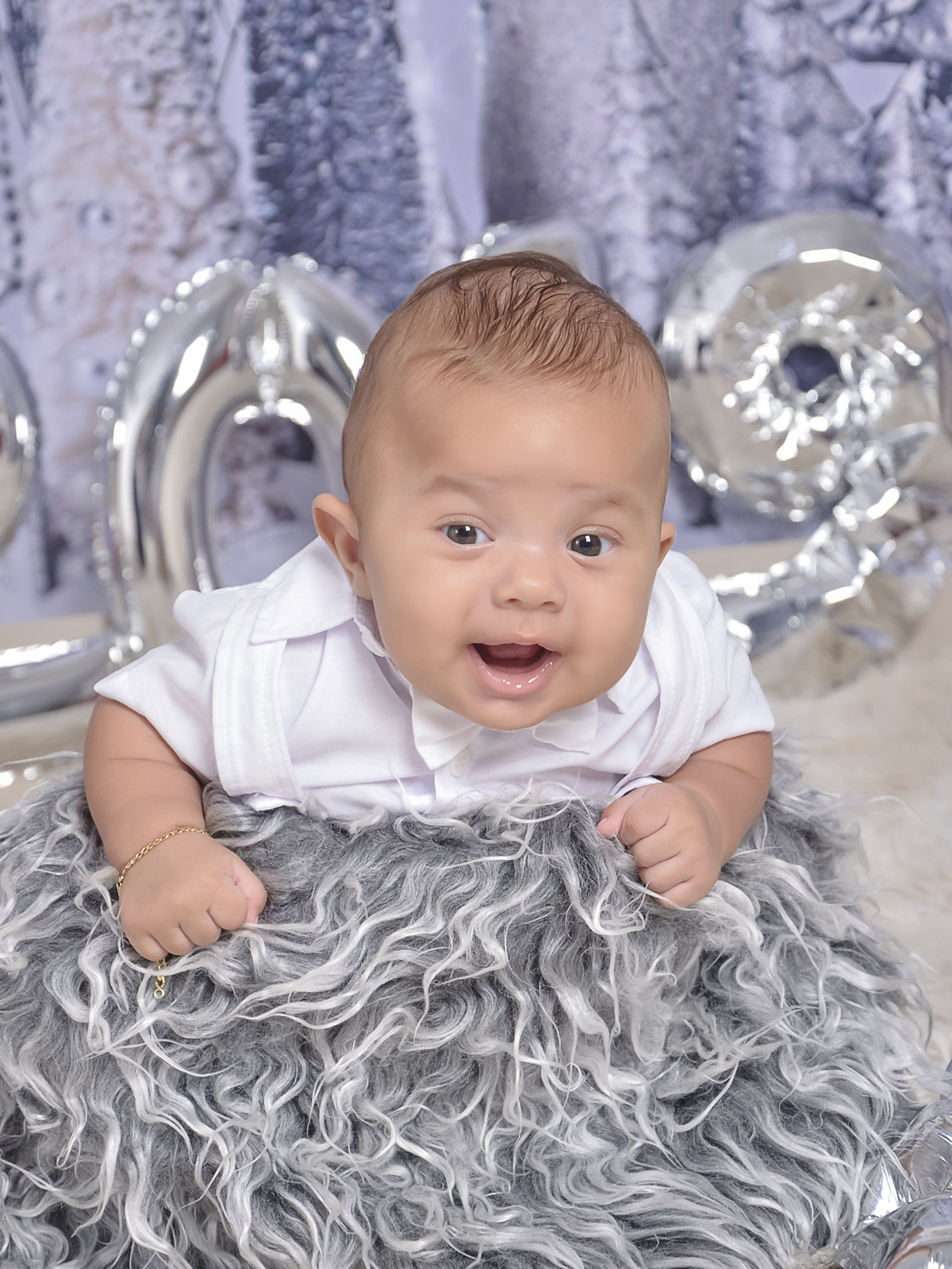 Ensaio infantil-Ano Novo-cenário 2019- réveillon 2019-Book-lindo-Feliz-bebê de branco- olhos claro-acompanhamento-ensaio mês a mês-ensaio de criança-estúdio infantil- Fotografa de família-Mamãe bebê-Fotografa em Xinguara- Drica Studio Fotografia-Pará.