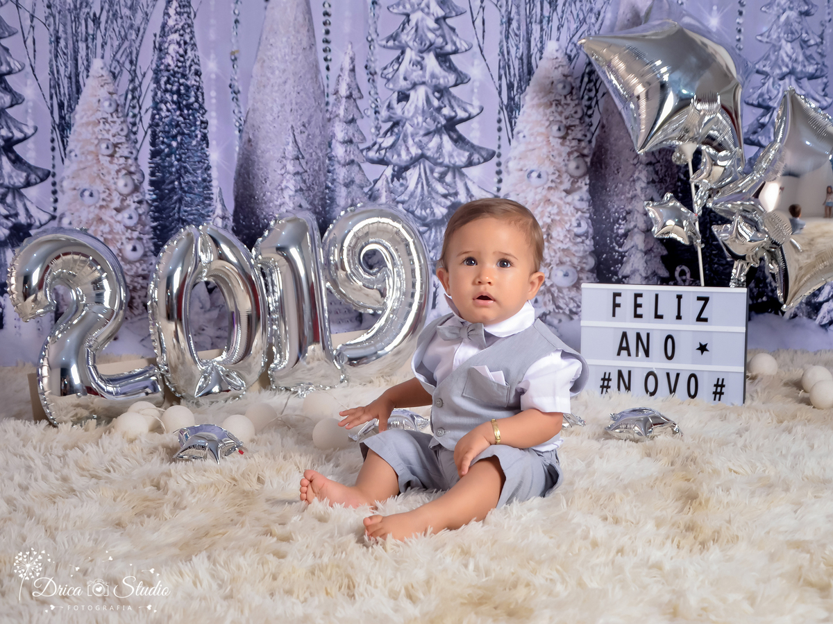 Ensaio infantil-Ano Novo-cenário 2019- réveillon 2019-Book-bebê de branco-lindo-balão prata-Book infantil- acompanhamento-ensaio mês a mês-ensaio de criança-estúdio infantil-Newborn, Fotografa de família-Fotografa em Xinguara-Drica Studio Fotografia-Pará.