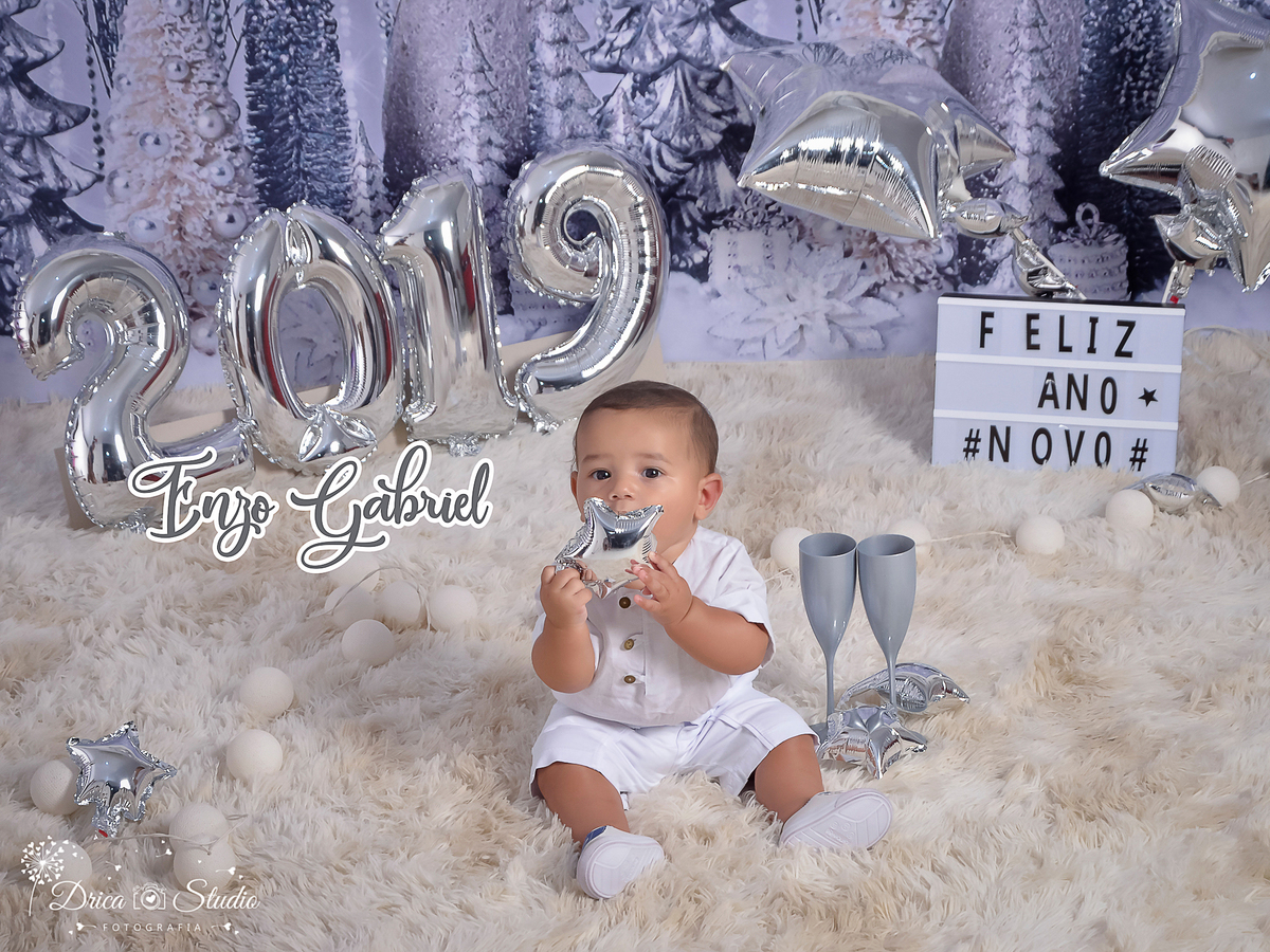 Ensaio infantil-Ano Novo-cenário 2019- réveillon 2019-Book-lindo-modem do balão-taça prata-acompanhamento-ensaio mês a mês-ensaio de criança-estúdio infantil- Fotografa de família-Mamãe bebê-Fotografa em Xinguara- Drica Studio Fotografia-Pará.