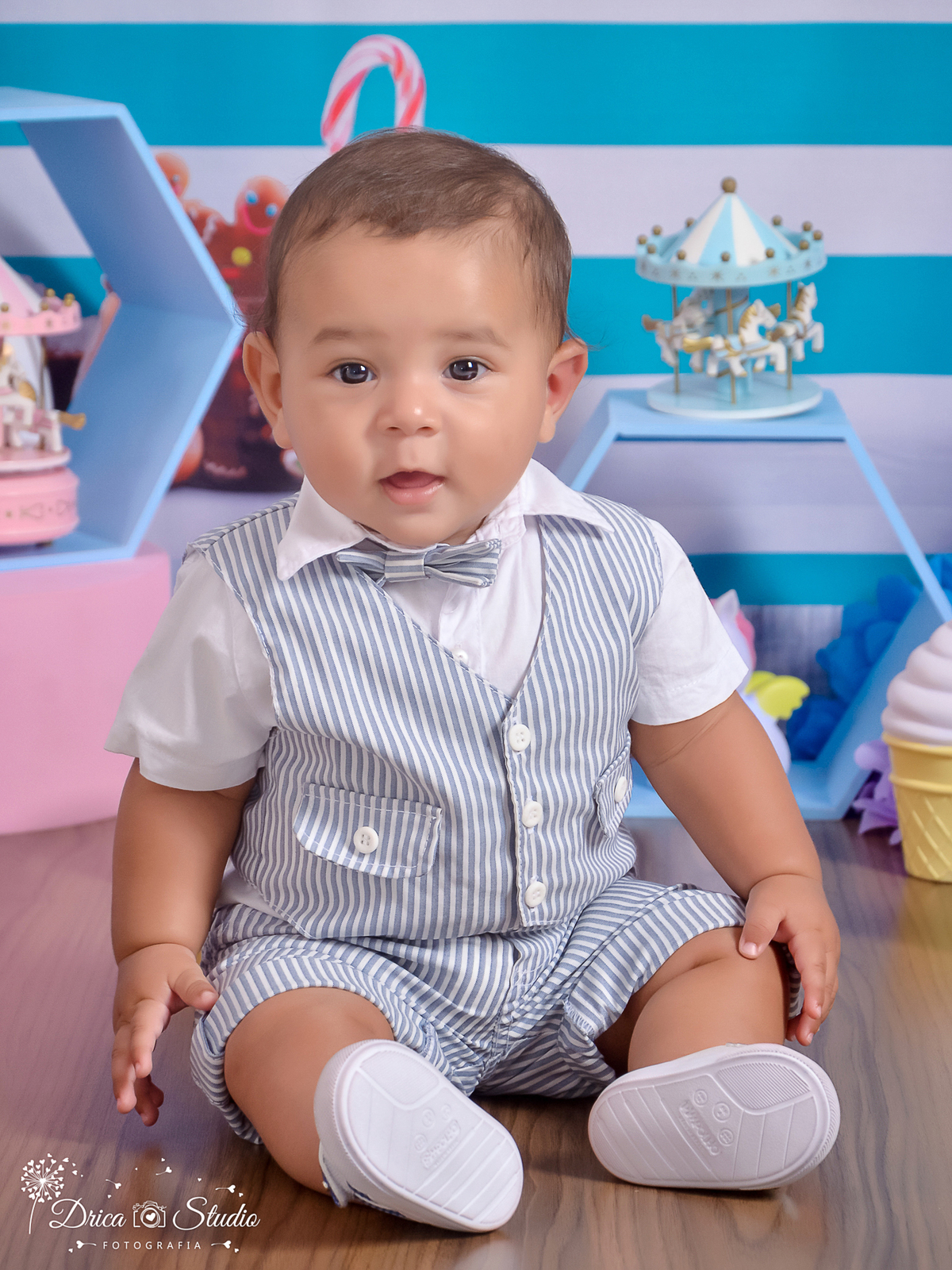 Ensaio infantil-cenário doce-gostoso-colorido- divertido-docinho da mamãe-Book infantil-acompanhamento-felicidade- gravata borboleta -rosa e azul-criança-estúdio infantil- Fotografa de família-Fotografa em Xinguara- Drica Studio Fotografia-Pará.