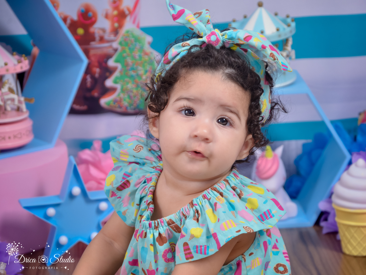 Ensaio infantil-cenário doce-colorido- divertido-docinho da mamãe-gostosura-Body de docinho-Book infantil-acompanhamento-felicidade- carrossel -rosa e azul-criança-estúdio infantil- Fotografa de família-Fotografa em Xinguara- Drica Studio Fotografia-Pará.