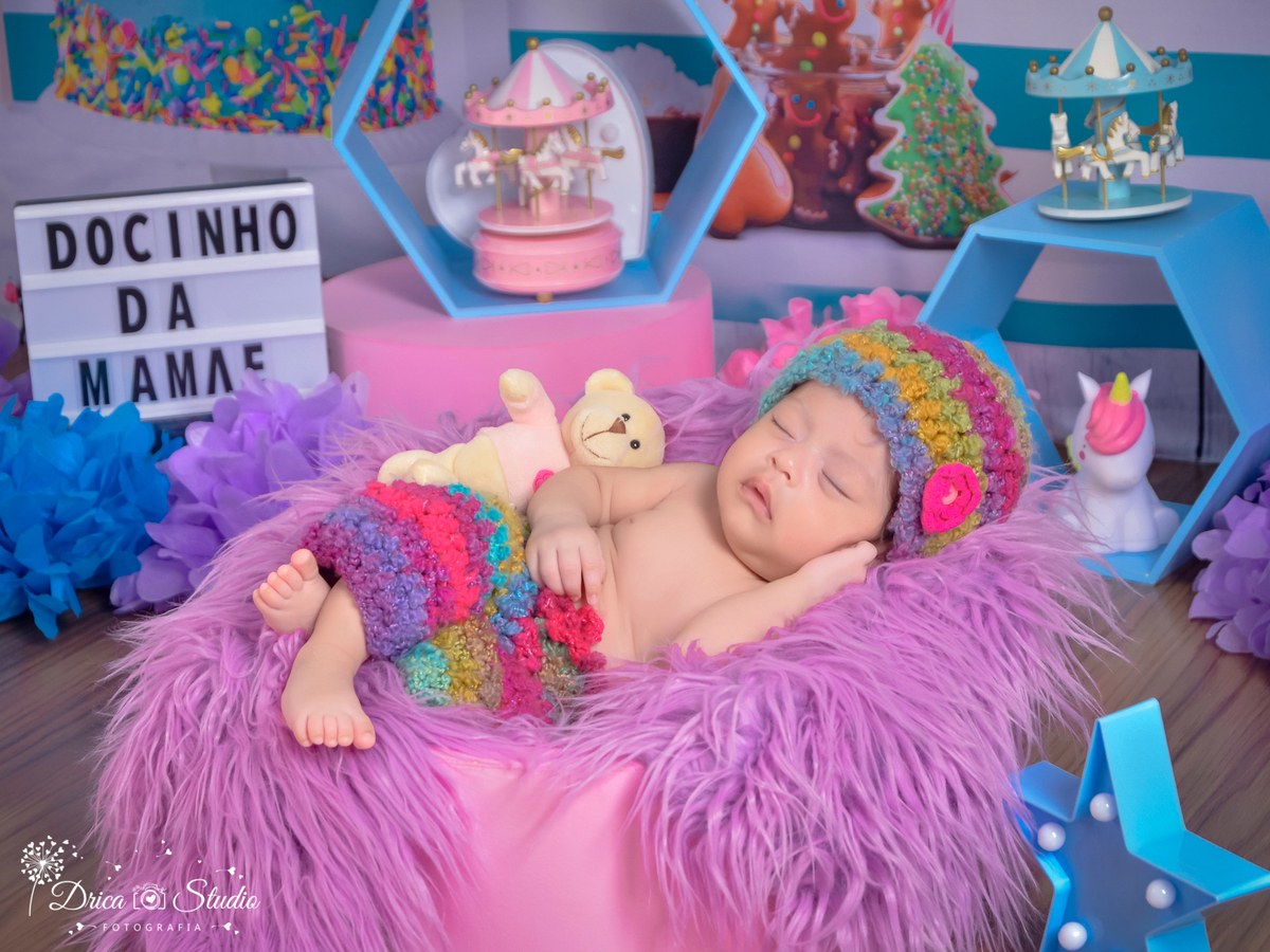 Ensaio infantil-cenário doce-colorido- divertido-docinho da mamãe-gostoso-Book infantil-acompanhamento-felicidade- carrossel -Newborn-criança-estúdio infantil- Fotografa de família-Fotografa em Xinguara- Drica Studio Fotografia-Pará.