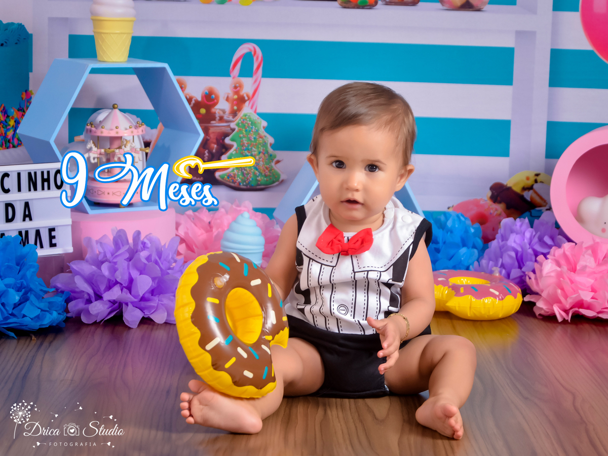 Ensaio infantil-cenário doce-brigadeiro-gostoso-colorido- divertido-docinho da mamãe-Book infantil-acompanhamento-felicidade-gravata vermelha-rosa e azul-criança-estúdio infantil- Fotografa de família-Fotografa em Xinguara- Drica Studio Fotografia-Pará.