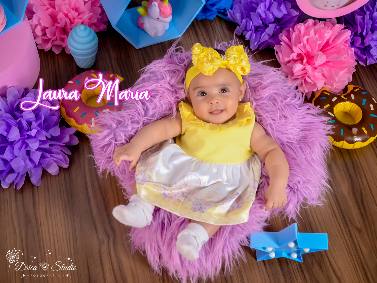 Ensaio infantil-cenário doce-colorido- divertido-docinho da mamãe-gostosura-Book infantil-acompanhamento-felicidade- carrossel -criança de amarelo-estúdio - Fotografa de família-Fotografa em Xinguara- Drica Studio Fotografia-Pará.