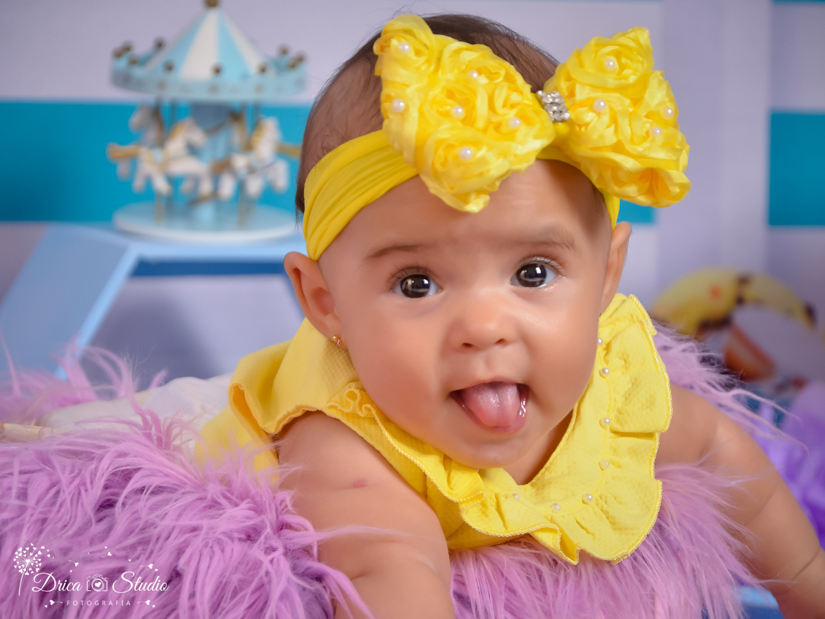 Ensaio infantil-cenário doce-colorido- divertido-docinho da mamãe-gostosura-Book infantil-acompanhamento-felicidade- carrossel -linguá de fora-criança-estúdio - Fotografa de família-Fotografa em Xinguara- Drica Studio Fotografia-Pará.