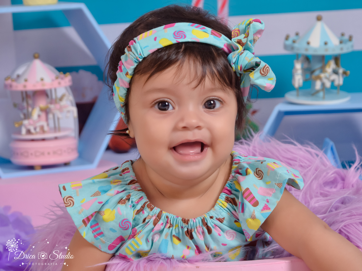 Ensaio infantil-cenário doce-gostoso-colorido- divertido-docinho da mamãe-Book infantil-acompanhamento-felicidade- carrossel -rosa e azul-criança-estúdio infantil- Fotografa de família-Fotografa em Xinguara- Drica Studio Fotografia-Pará.
