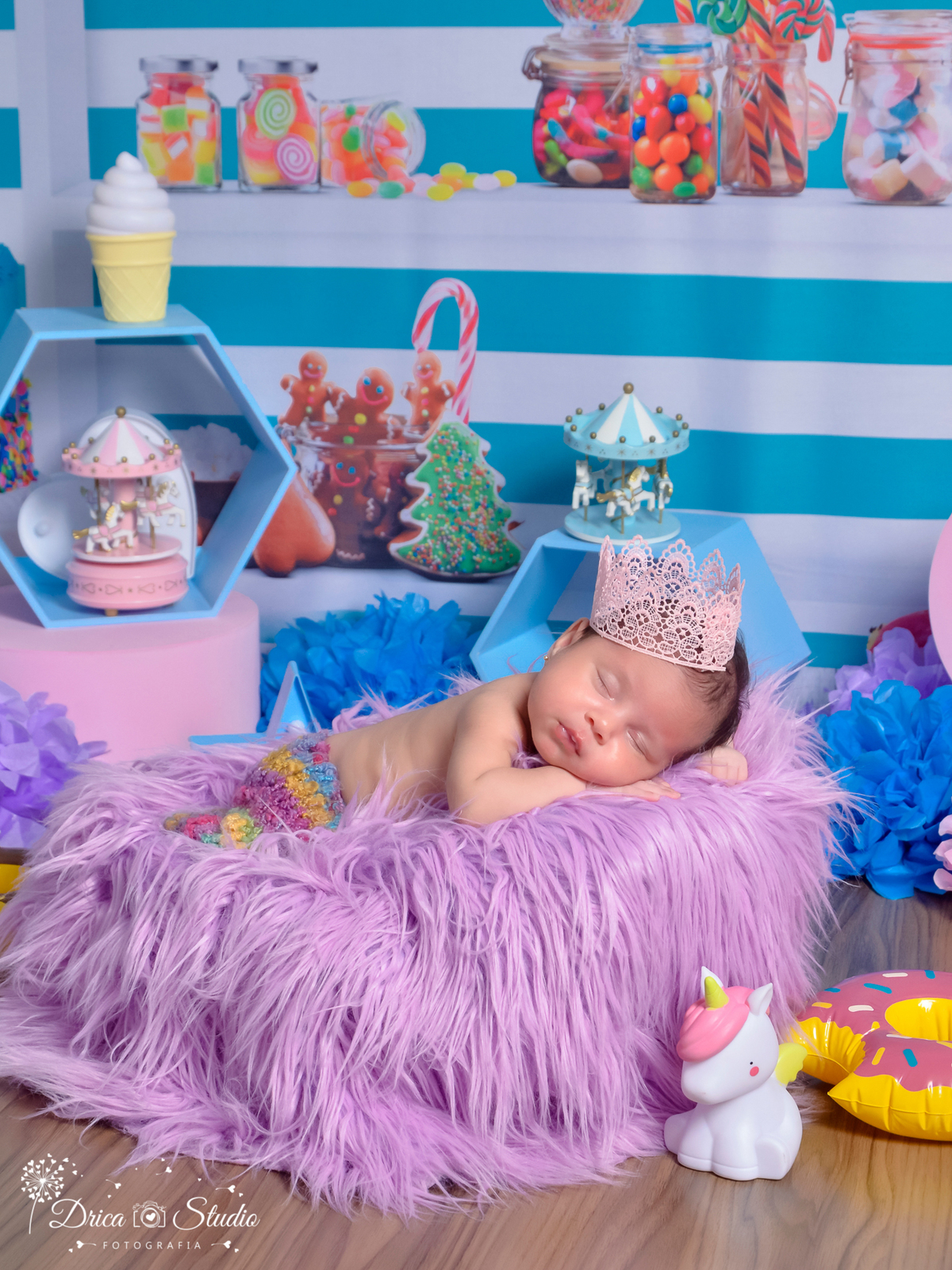 Ensaio infantil-cenário doce-colorido- divertido-docinho da mamãe-gostosura-Book infantil-acompanhamento-felicidade- carrossel -cesto rosa-Newborn-criança-estúdio infantil- Fotografa de família-Fotografa em Xinguara- Drica Studio Fotografia-Pará.