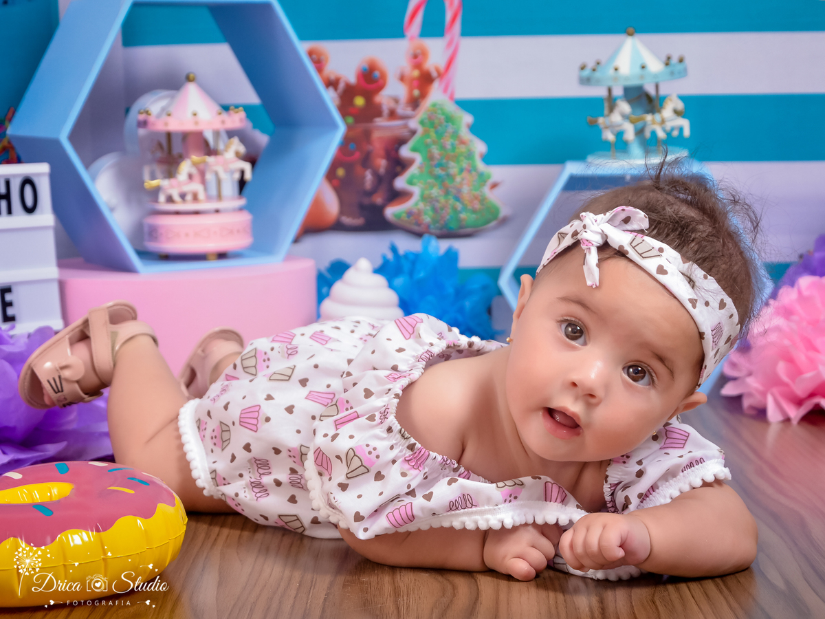Ensaio infantil-cenário doce-colorido- divertido-docinho da mamãe-gostosura-Book infantil-acompanhamento-felicidade- carrossel -criança-estúdio infantil- Fotografa de família-Fotografa em Xinguara- Drica Studio Fotografia-Pará.