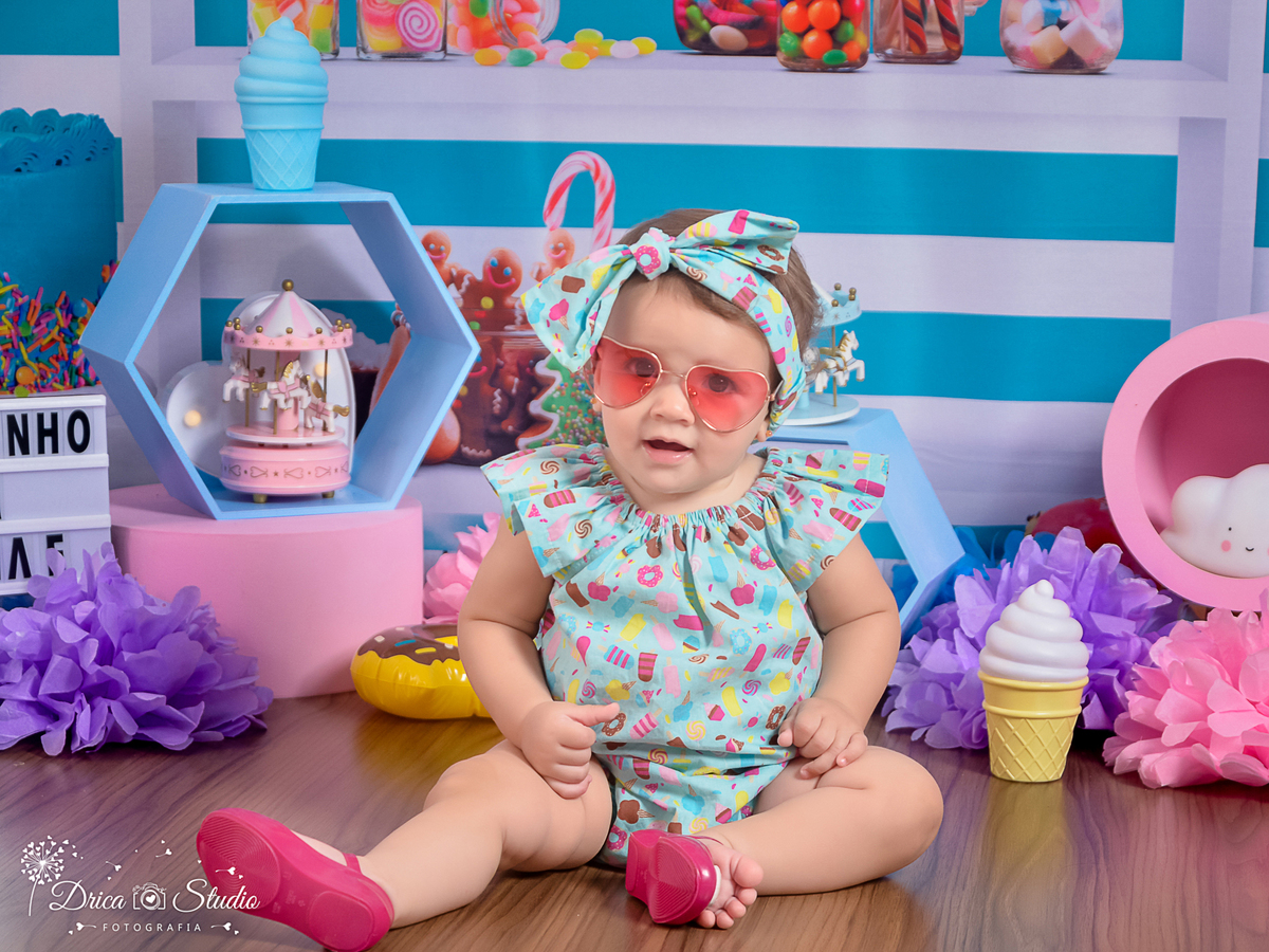 Ensaio infantil-cenário doce-colorido- divertido-docinho da mamãe-gostosura-Body de docinho-Book infantil-acompanhamento-felicidade- carrossel -óculos de coração-criança-estúdio- Fotografa de família-Fotografa em Xinguara- Drica Studio Fotografia-Pará.