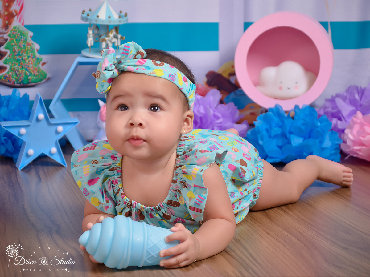 Ensaio infantil-cenário doce-colorido- divertido-docinho da mamãe-gostosura-Body de docinho-Book infantil-acompanhamento-felicidade- carrossel -sorvete-criança-estúdio infantil- Fotografa de família-Fotografa em Xinguara- Drica Studio Fotografia-Pará.