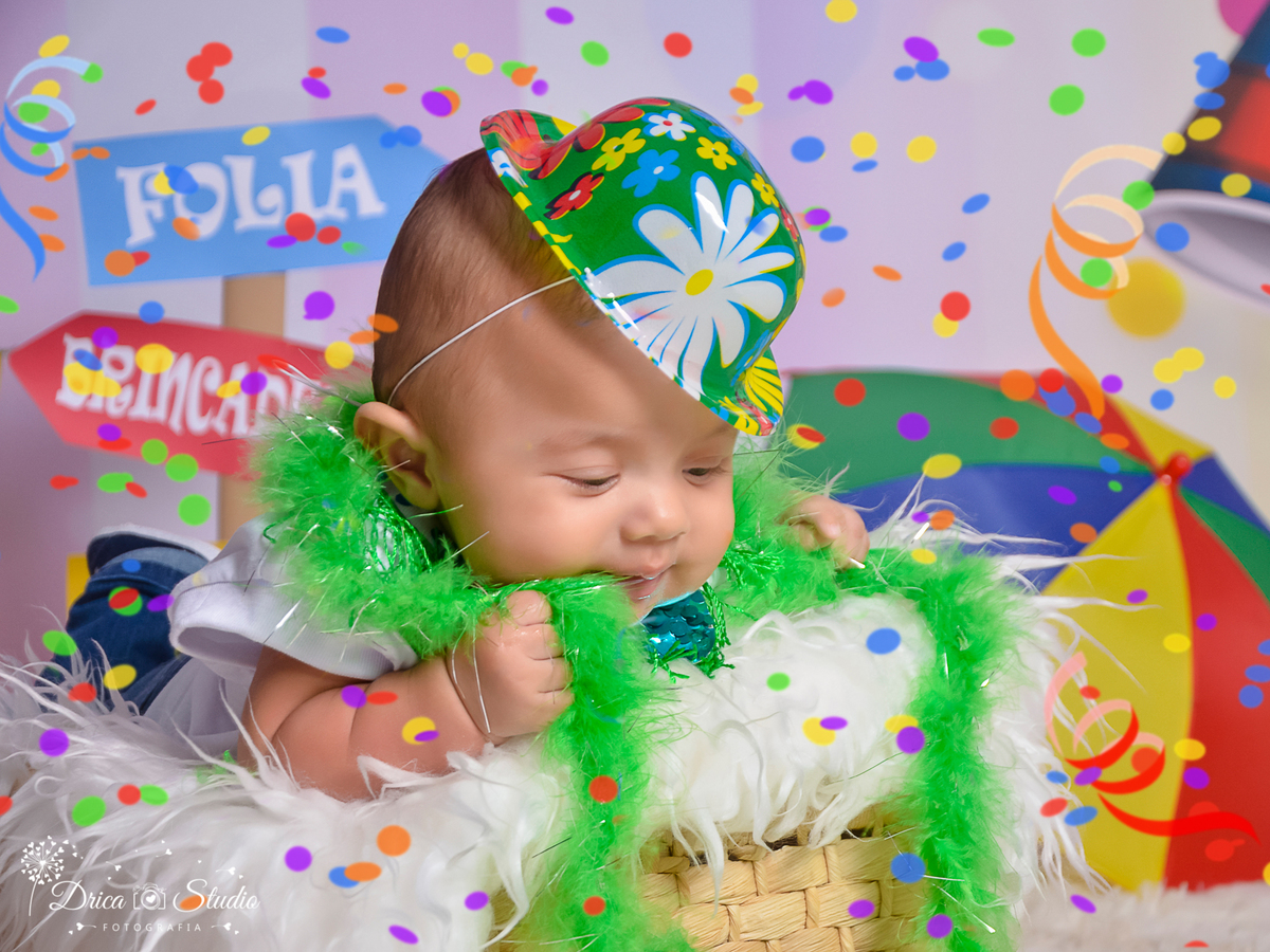 carnaval 2019-Kids-cenário de carnaval-confetes-ensaio infantil-meu primeiro carnaval-abadá-chapéu colorido-acompanhamento mensal-baby-folia-brincadeira-diversão-Book infantil-Drica Studio-Fotografia- fotografa de família- fotografa em Xinguara-Pará. 