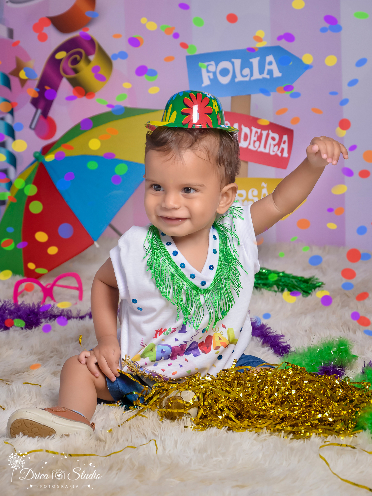 carnaval 2019-Kids-cenário de carnaval-lindo-ensaio infantil-meu primeiro carnaval-abadá verde-chapéu colorido-acompanhamento mensal-baby-folia-brincadeira-diversão-Book infantil-Drica Studio-Fotografia- fotografa de família- fotografa em Xinguara-Pará. 