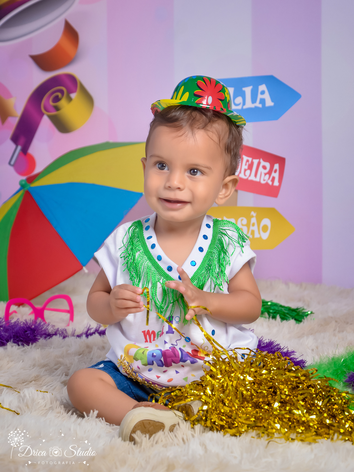 carnaval 2019-Kids-cenário de carnaval-lindo-ensaio infantil-meu primeiro carnaval-abadá verde-chapéu colorido-acompanhamento mensal-baby-folia-brincadeira-diversão-Book infantil-Drica Studio-Fotografia- fotografa de família- fotografa em Xinguara-Pará. 