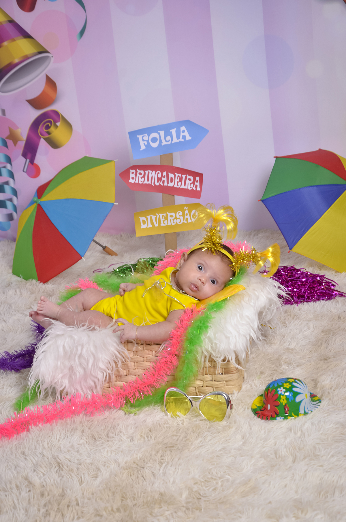 carnaval 2019-Kids-cenário de carnaval-linda-ensaio infantil-meu primeiro carnaval-tiara amarela-fantasia-acompanhamento mensal-baby-folia-brincadeira-diversão-Book infantil-Drica Studio-Fotografia- fotografa de família- fotografa em Xinguara-Pará. 