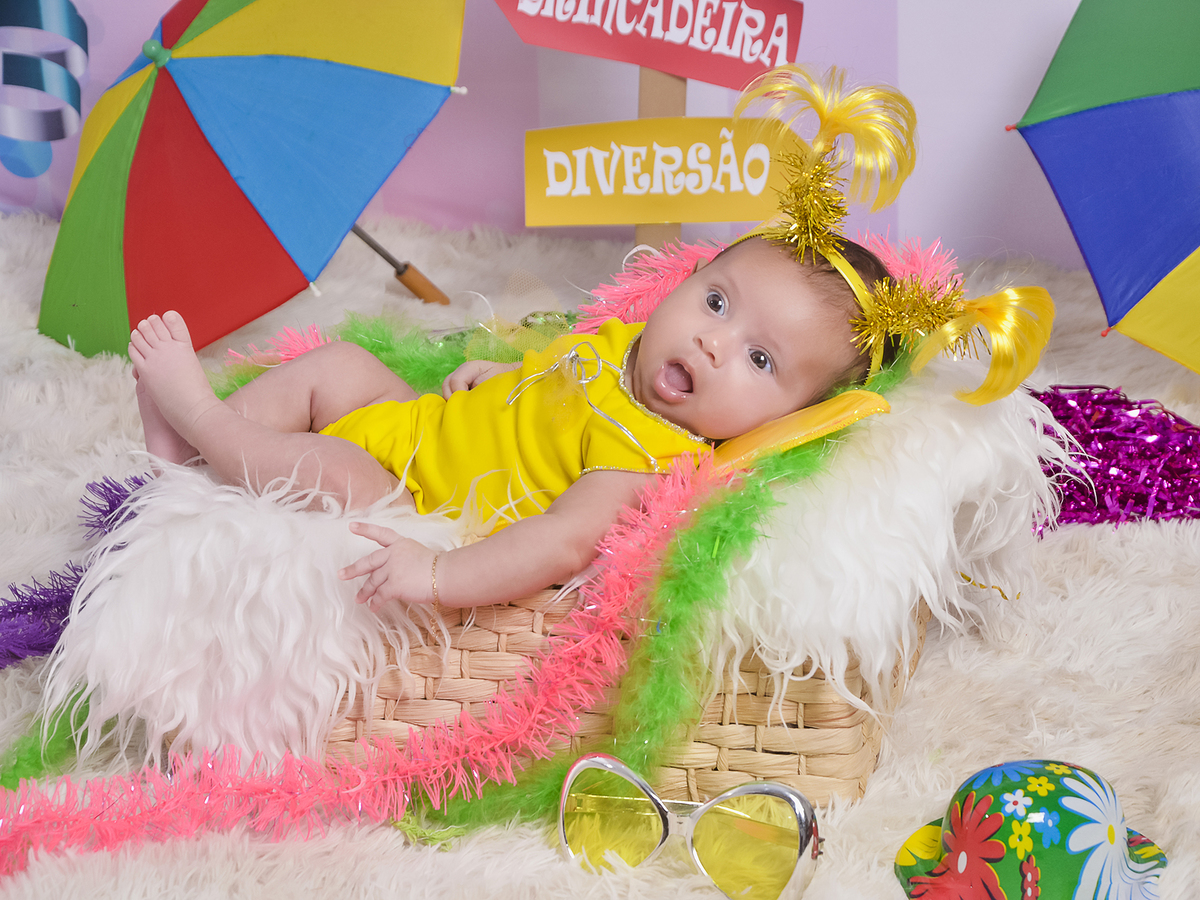 carnaval 2019-Kids-cenário de carnaval-linda-ensaio infantil-meu primeiro carnaval-tiara amarela-fantasia-acompanhamento mensal-baby cesto-folia-brincadeira-diversão-Book infantil-Drica Studio-Fotografia- fotografa de família- fotografa em Xinguara-Pará. 