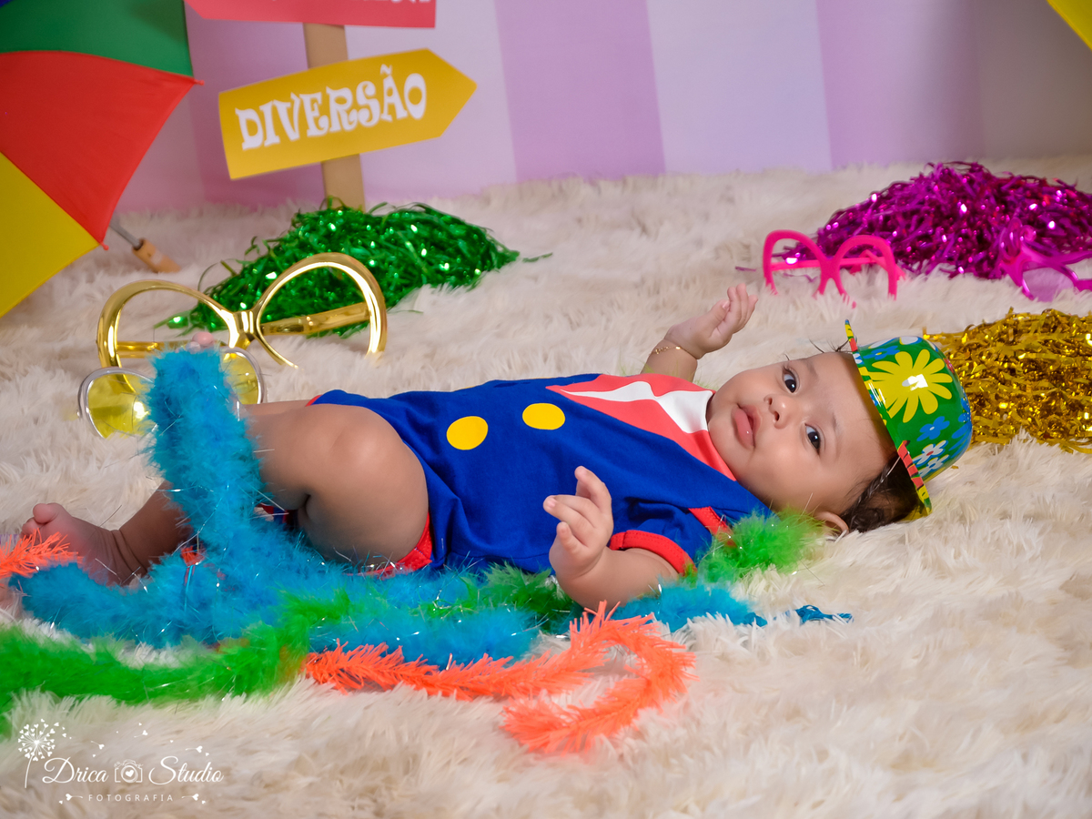 carnaval 2019-Kids-cenário de carnaval-ensaio infantil-meu primeiro carnaval-fantasia-azul confetes-chapéu-acompanhamento mensal-baby-folia-brincadeira-diversão-Book infantil-Drica Studio-Fotografia- fotografa de família- fotografa em Xinguara-Pará. 