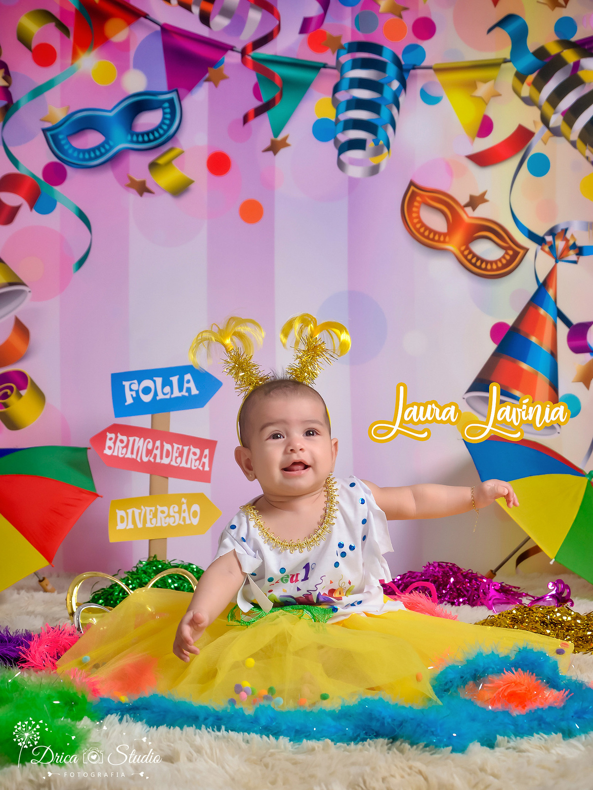 carnaval 2019-Kids-cenário de carnaval-ensaio infantil-meu primeiro carnaval-abadá-confetes-tiara-amarela-acompanhamento mensal-baby-Laura-folia-brincadeira-diversão-Book infantil-Drica Studio-Fotografia- fotografa de família- fotografa em Xinguara-Pará. 