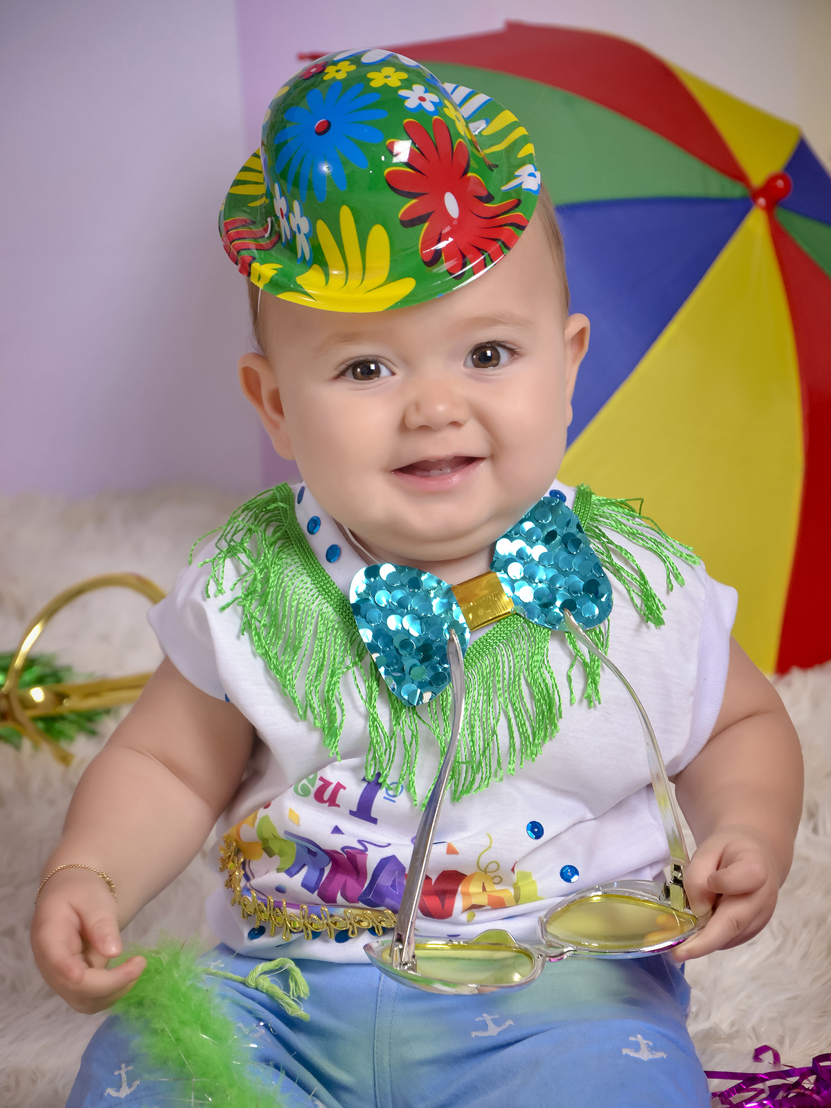 carnaval 2019-Kids-cenário de carnaval-lindo-ensaio infantil-meu primeiro carnaval-abadá-gravata-chapéu colorido-acompanhamento mensal-folia-brincadeira-diversão-Book infantil-Drica Studio-Fotografia- fotografa de família- fotografa em Xinguara-Pará. 