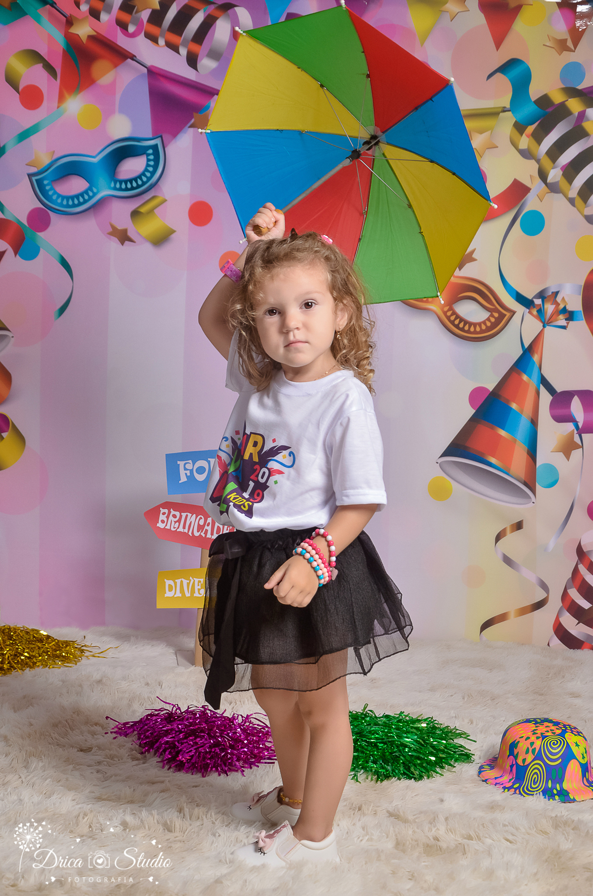 carnaval 2019-Kids-cenário de carnaval-ensaio infantil-modelo-mirim-Aysha-talentos brilhantes-TV-acompanhamento mensal-brincadeira-diversão-Book infantil-Drica Studio-Fotografia- fotografa de família- fotografa em Xinguara-Pará. 