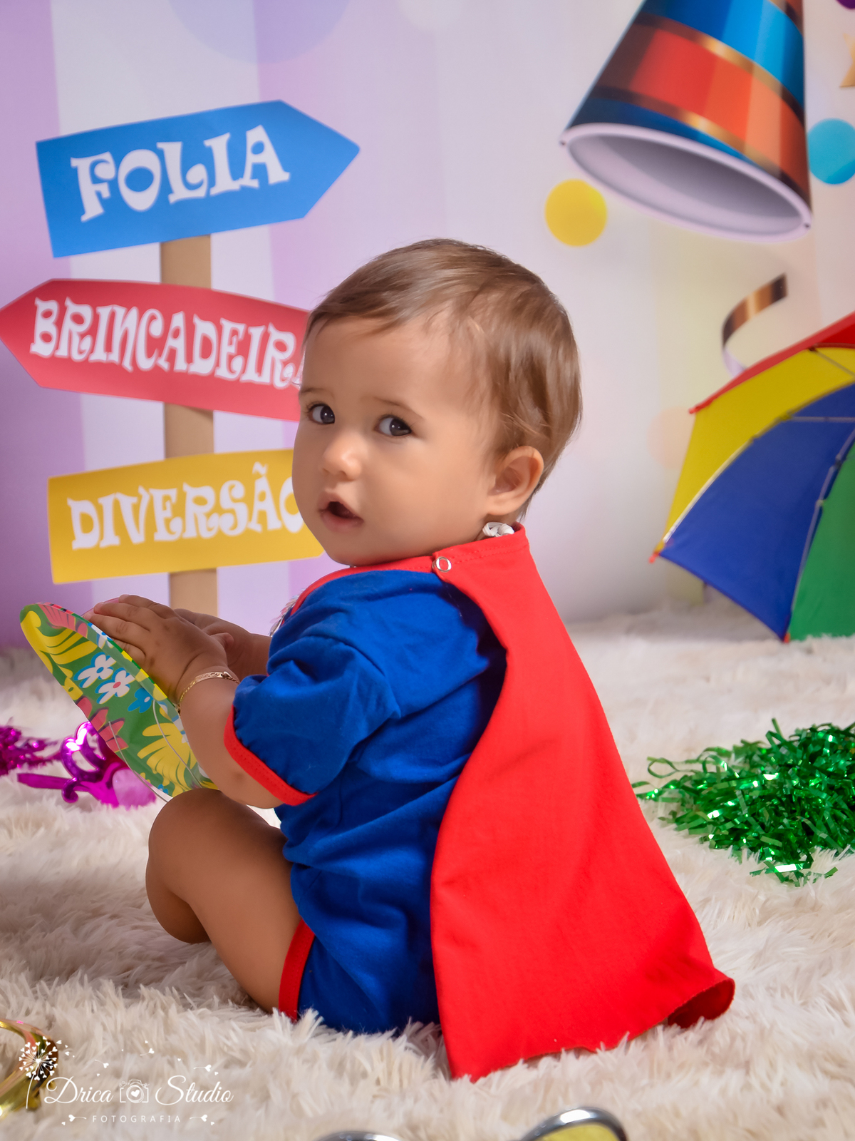 carnaval 2019-Kids-cenário de carnaval-ensaio infantil-meu primeiro carnaval-fantasia-capa vermelha- gravata-acompanhamento mensal-baby-folia-brincadeira-diversão-Book infantil-Drica Studio-Fotografia- fotografa de família- fotografa em Xinguara-Pará. 
